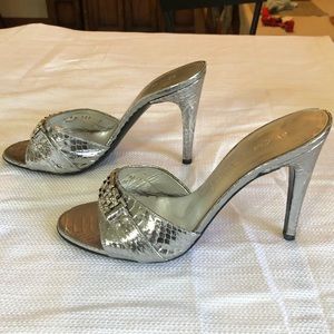 Casadie metallic silver 4inch pumps